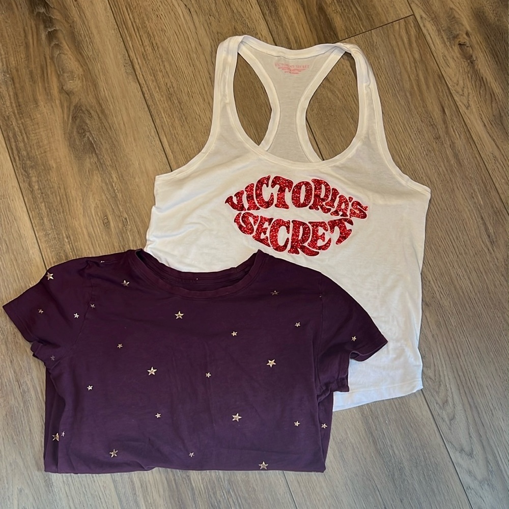🎉 EUC VS 2 Tops Bundle WHITE Red Glitter Tank and Burgundy T shirt Gold Small